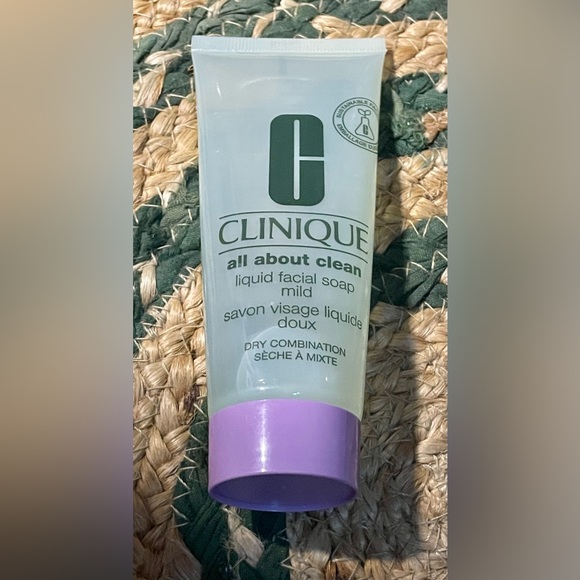 Clinique - All About Clean Liquid Facial Soap ‘Mild’ | Dry Combo Skin - 2.5oz - Picture 10 of 12